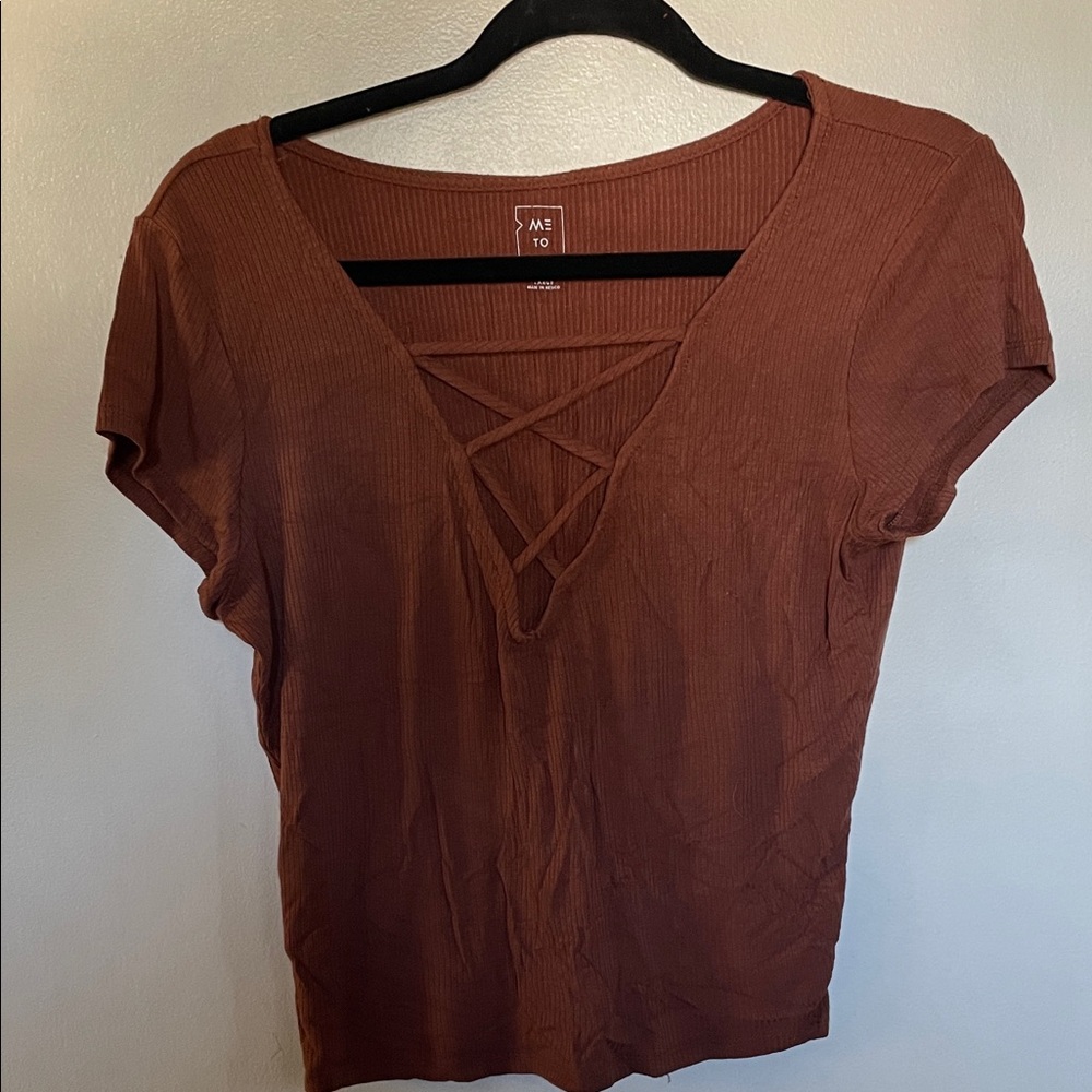 Me to We Women's Short Sleeve Brown Tee large